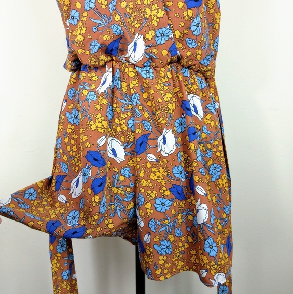 SOLD*NWT Floral Wrap Belt Tie Romper - Picture 4 of 8